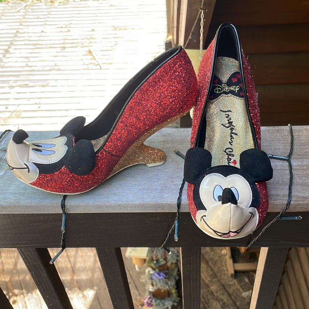Disney special edition. Seared once 3 years ago. All apliques in place.